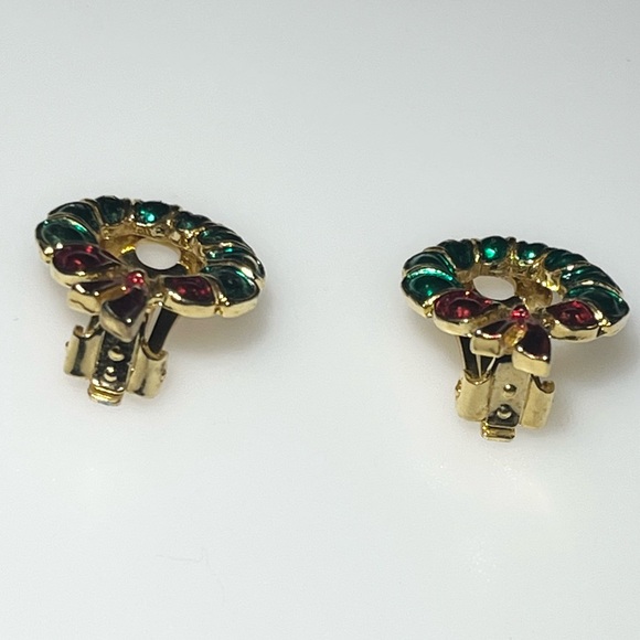 Vintage Gold Tone Red Green Enamel Christmas Wreath Clip On Earrings - Picture 10 of 16